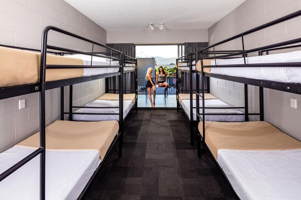 Hostel Gilligan's & Cairns